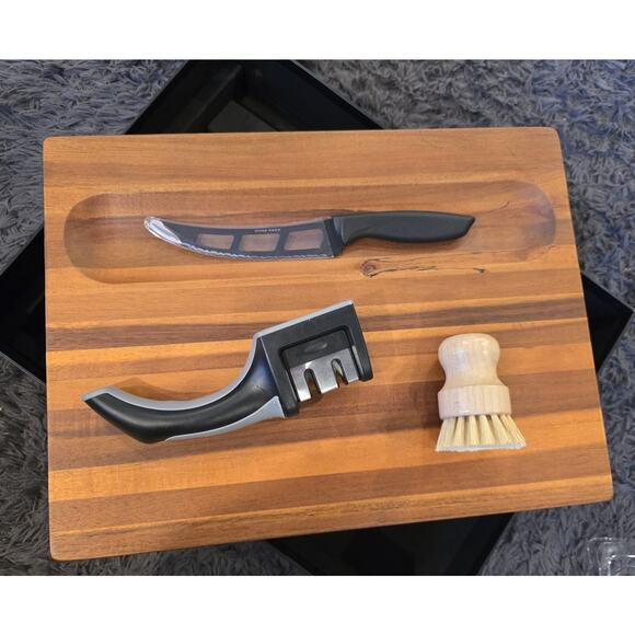Amazon.com: JS Gourmet Acacia Wood Charcuterie Board Set  Grobes Charcuterie Board Set. Acaida Solid Wood Cutting Board, Knife, Sharpner
